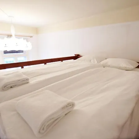 Scarlet Timber * בודפשט