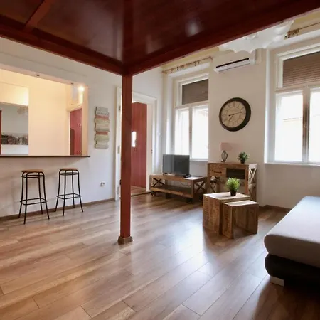Scarlet Timber Apartment Budapest