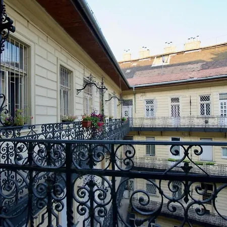 Scarlet Timber * Budapešť